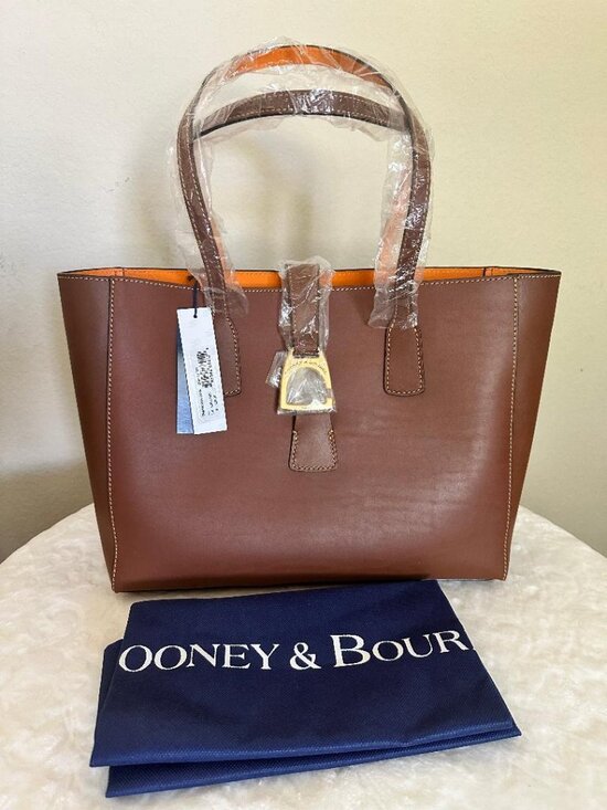 Dooney & Bourke Handbags - NWT DOONEY & BOURKE TAN LEATHER SHANNON TOTE $328 MSRP